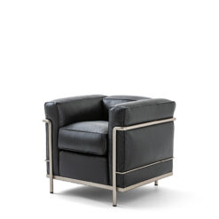Alternative view of 2 Fauteuil Grand Confort, Petit Modèle Armchair - Cassina