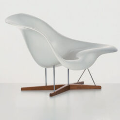 Alternative view of La Chaise – Vitra