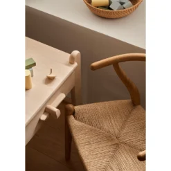 Alternative view of CH24 | Children's Wishbone Chair – Carl Hansen & Søn