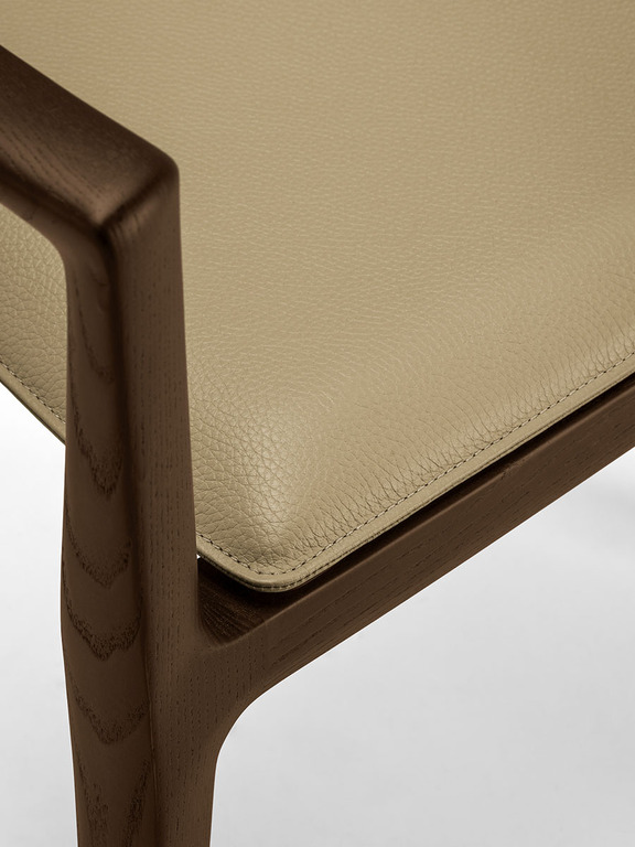 Isadora Chair With Arms - Poltrona Frau - Image 10